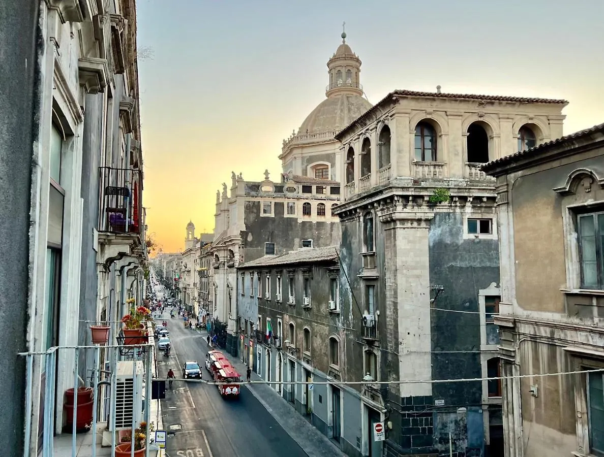 [DUOMO 5*]New Open space in centro città con vista Catania Italia